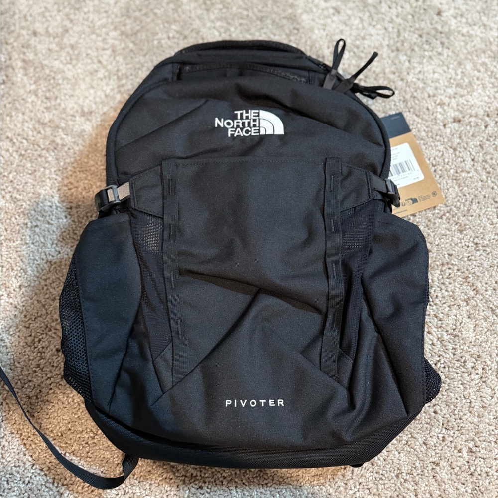 NWT - The North Face Pivoter Everyday Laptop Backpack - black , One Size